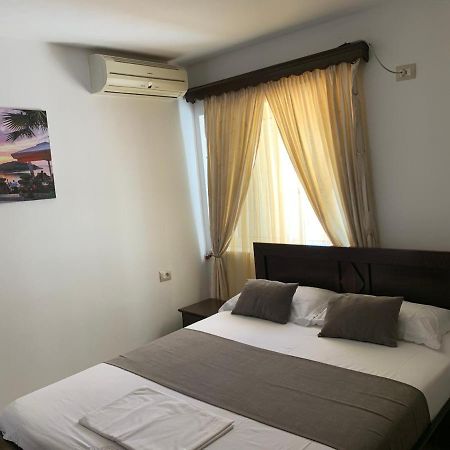 Guesthouse A&F Ksamil Esterno foto