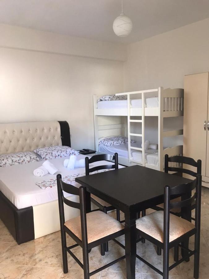 Guesthouse A&F Ksamil Esterno foto