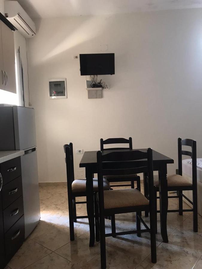 Guesthouse A&F Ksamil Esterno foto