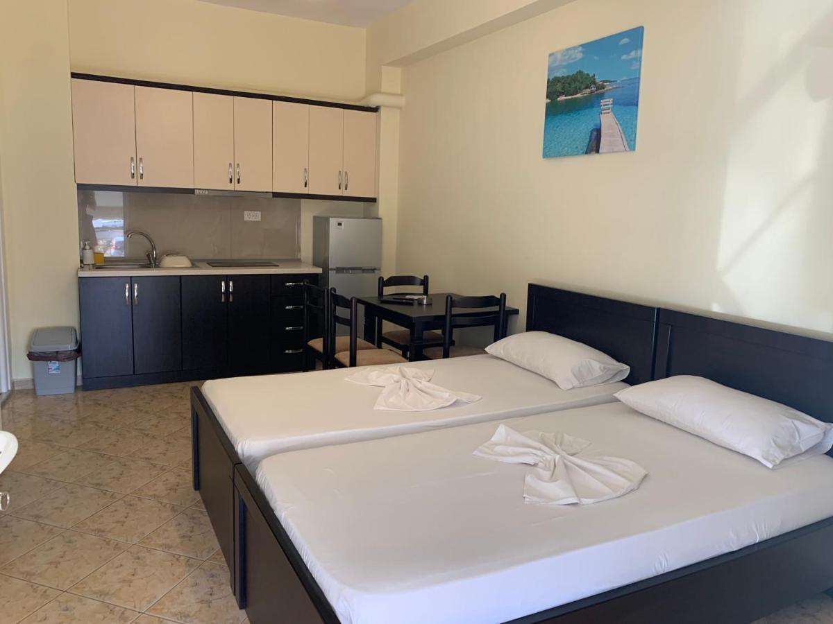 Guesthouse A&F Ksamil Esterno foto