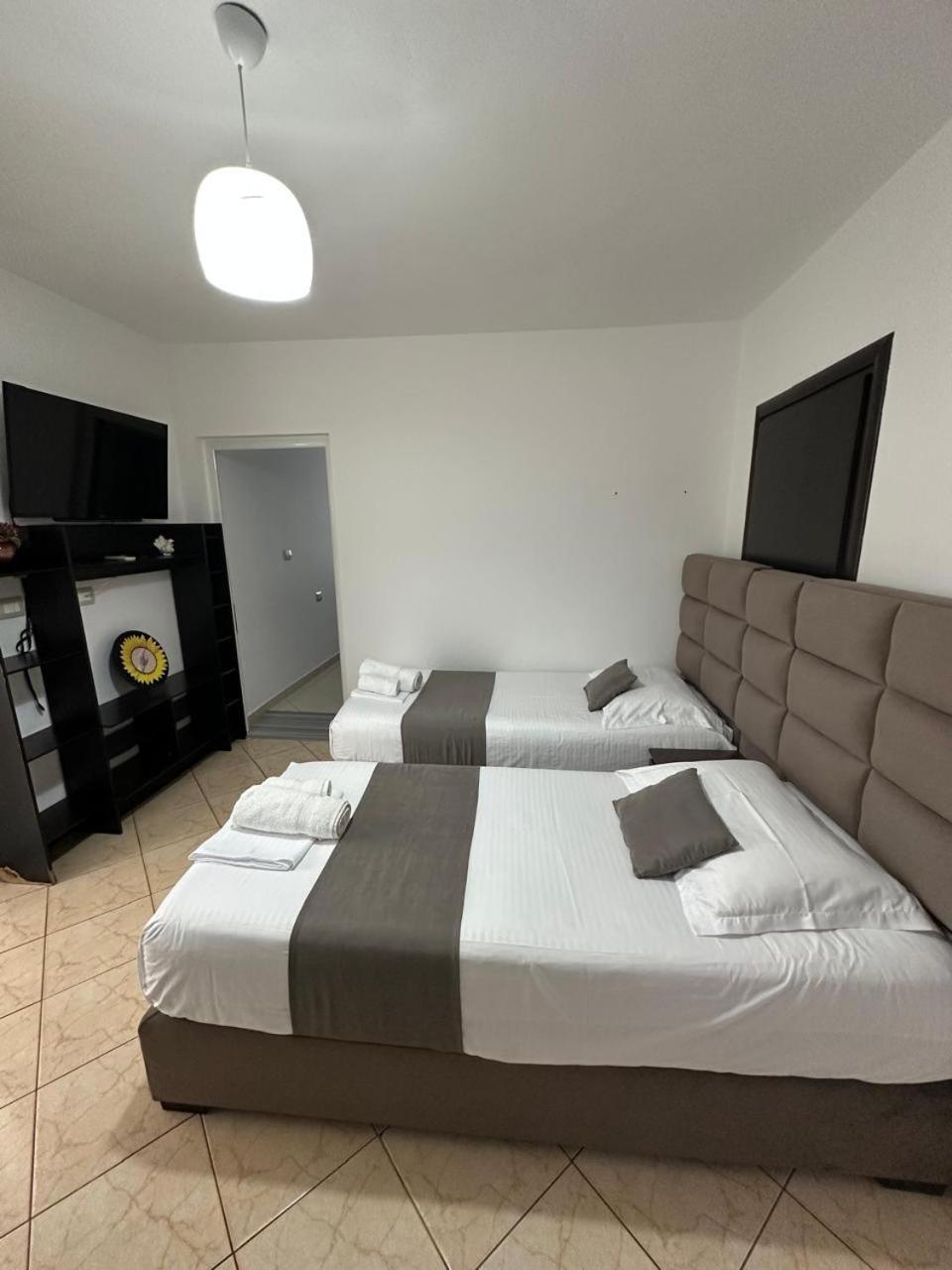 Guesthouse A&F Ksamil Esterno foto